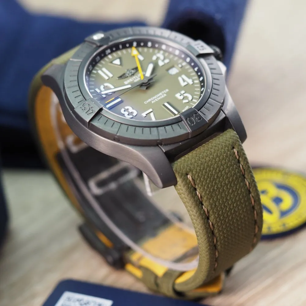 Breitling Avenger Automatic GMT 45 Night Mission (2021)