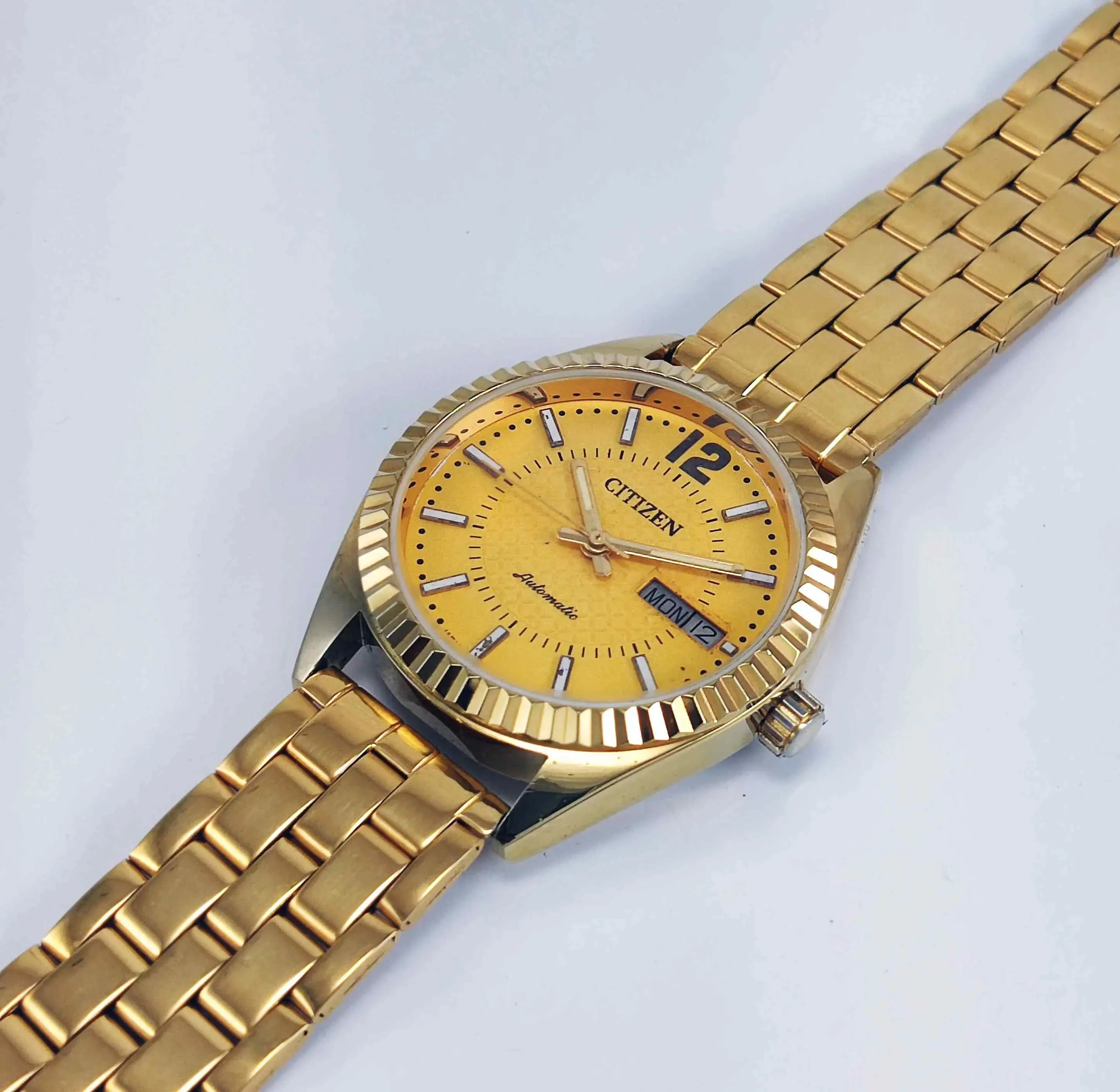 Citizen Automatic 8200A Sun Yellow Dial 21 Jewels Day Date Men's Mechanical Watch