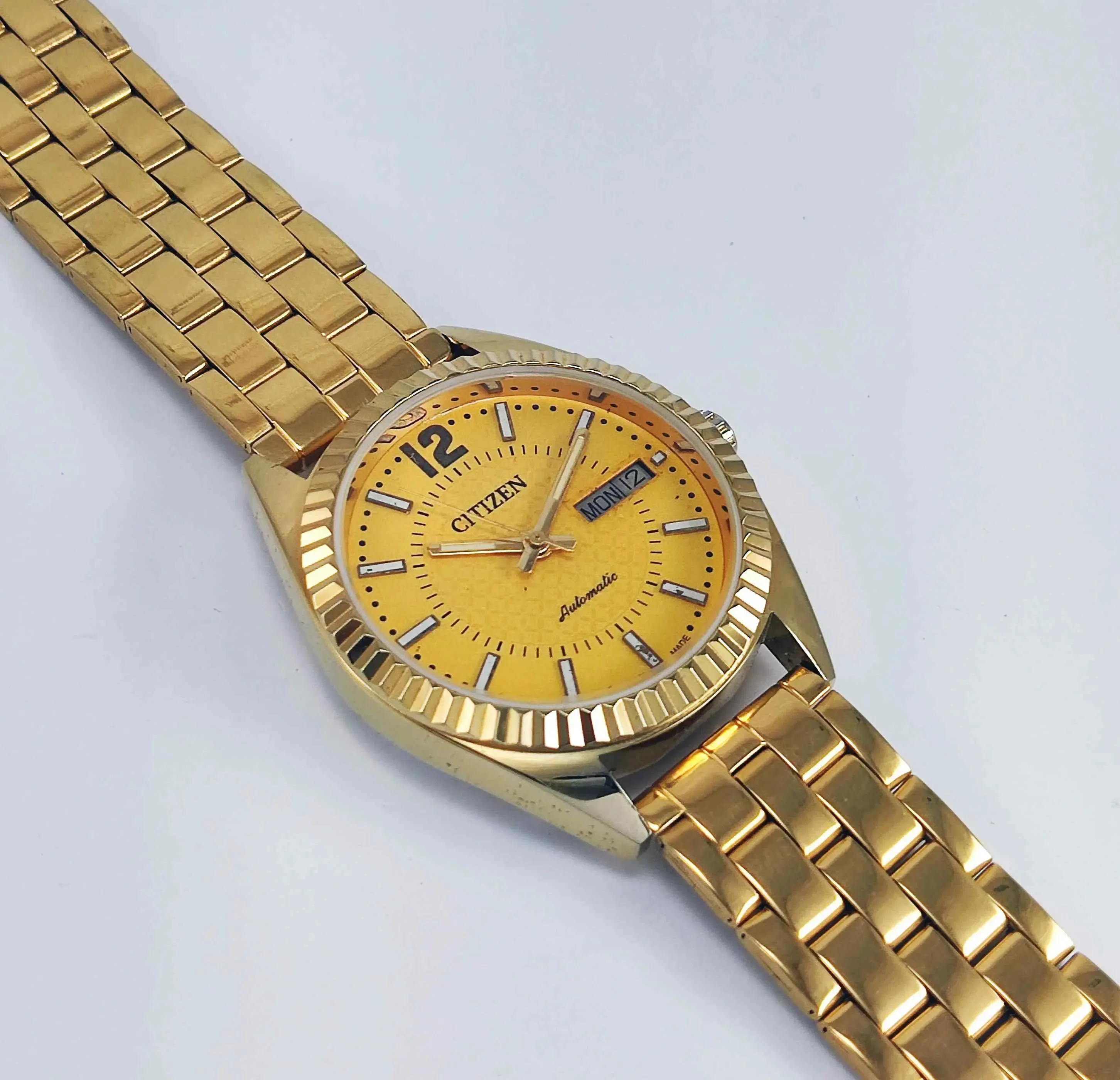 Citizen Automatic 8200A Sun Yellow Dial 21 Jewels Day Date Men's Mechanical Watch