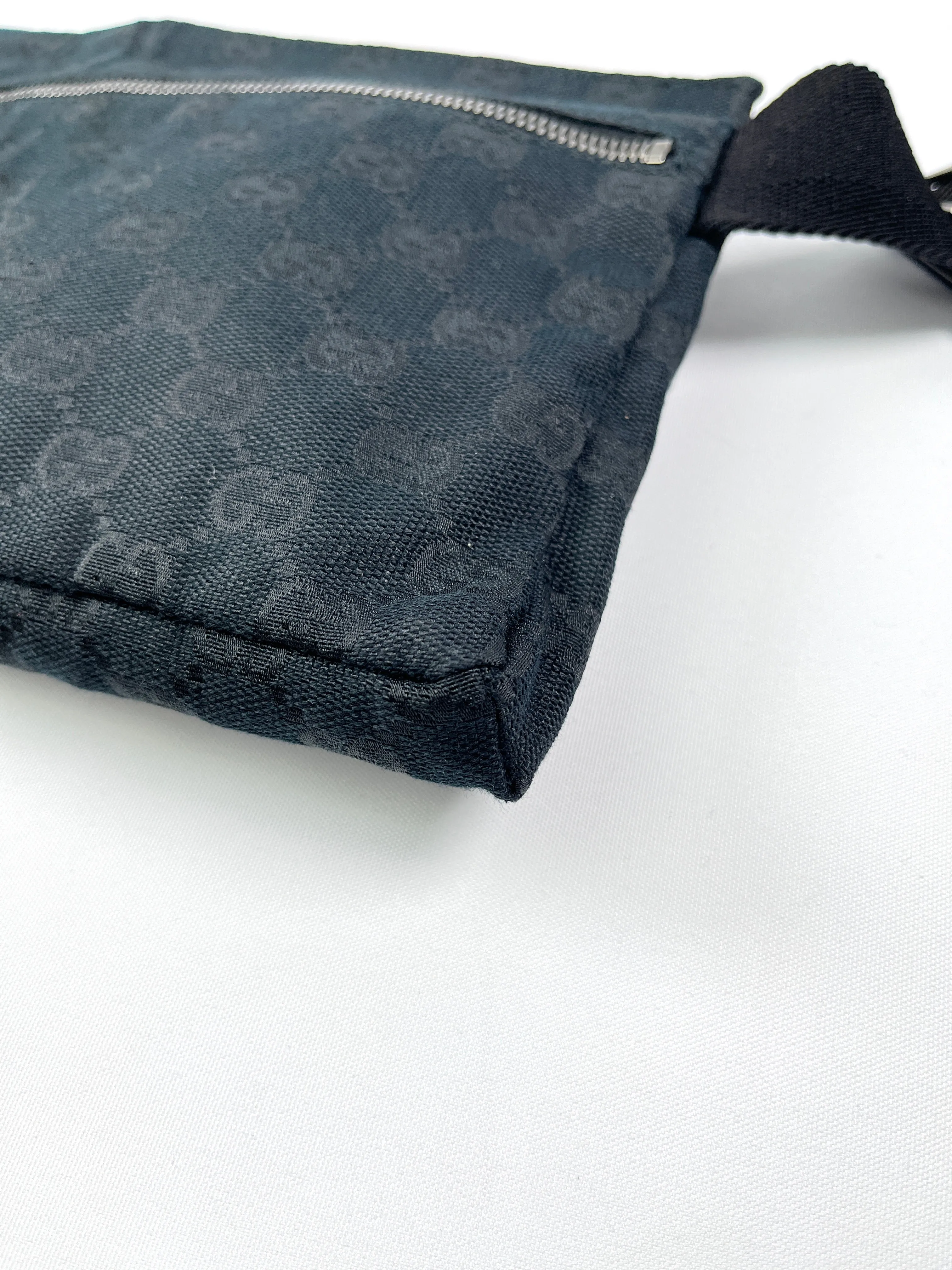 GUCCI - BLACK GG CANVAS BELT WAIST BAG