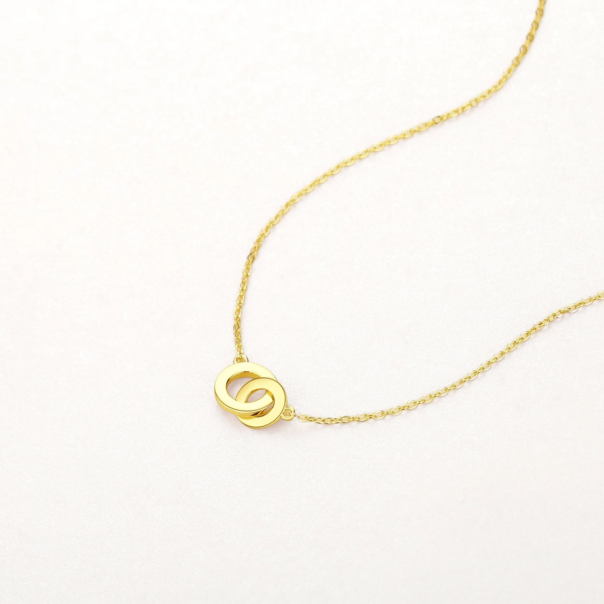 Simple Interlock Necklace