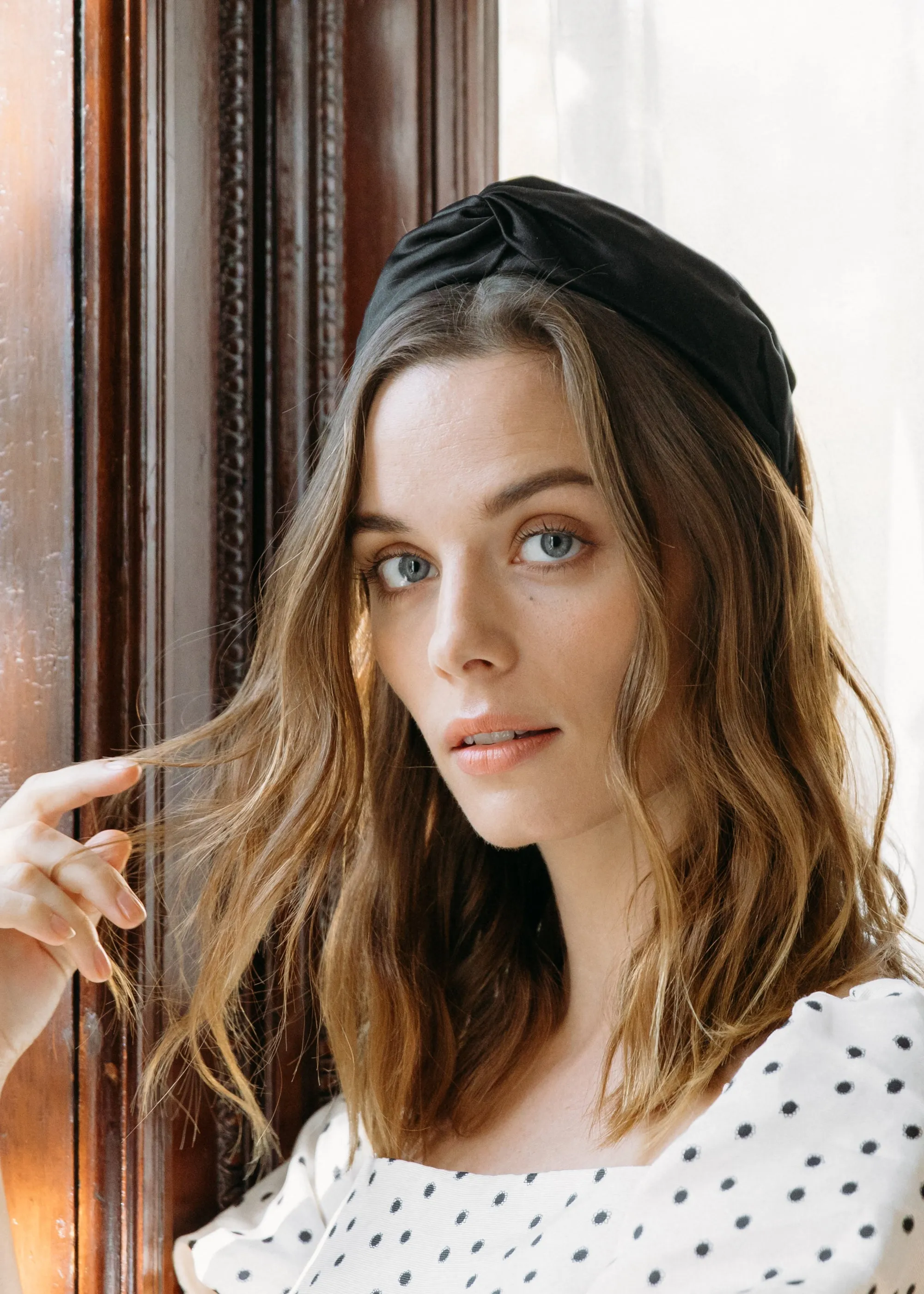 Twist Headband in Silk Satin -- Black